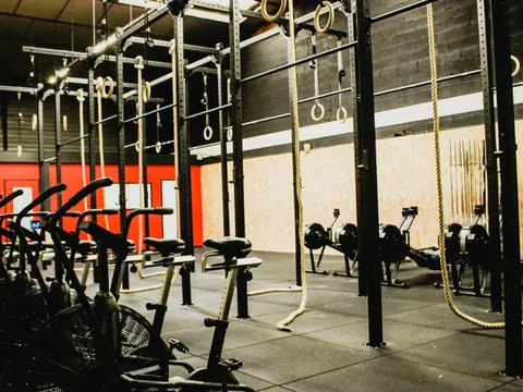 Intérieur de CrossFit Cenabum, espace d'entraînement