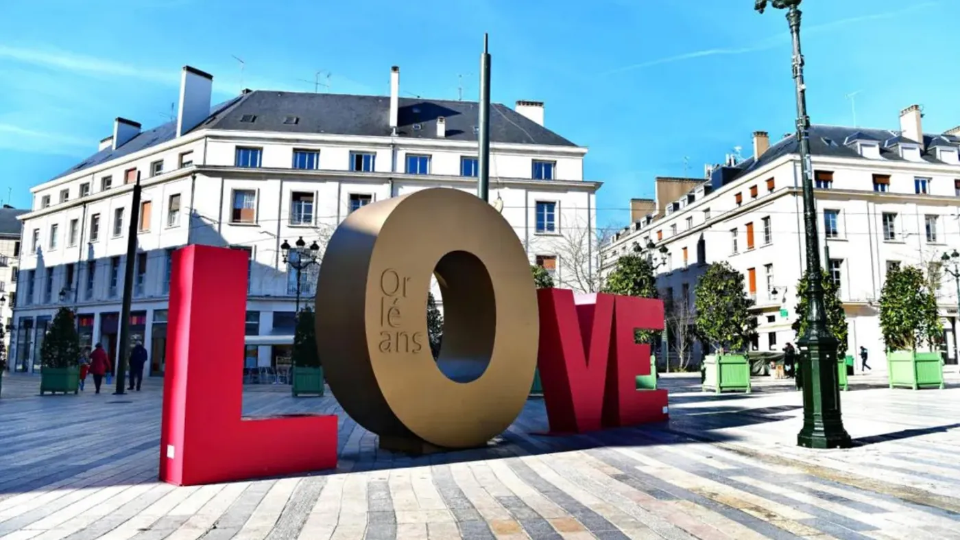 Sculpture LOVE Orléans