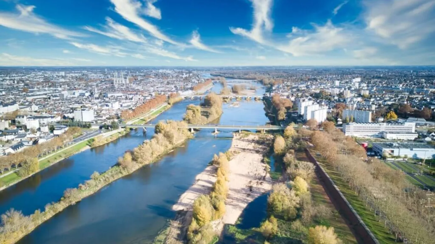 Orléans et la Loire vus du ciel