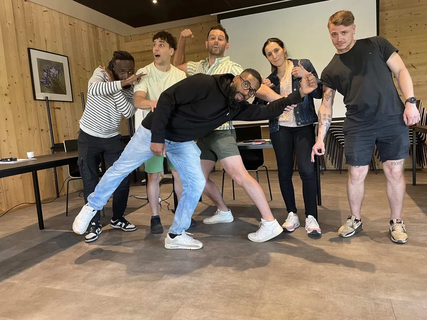 Photo de groupe joyeuse en fin de session